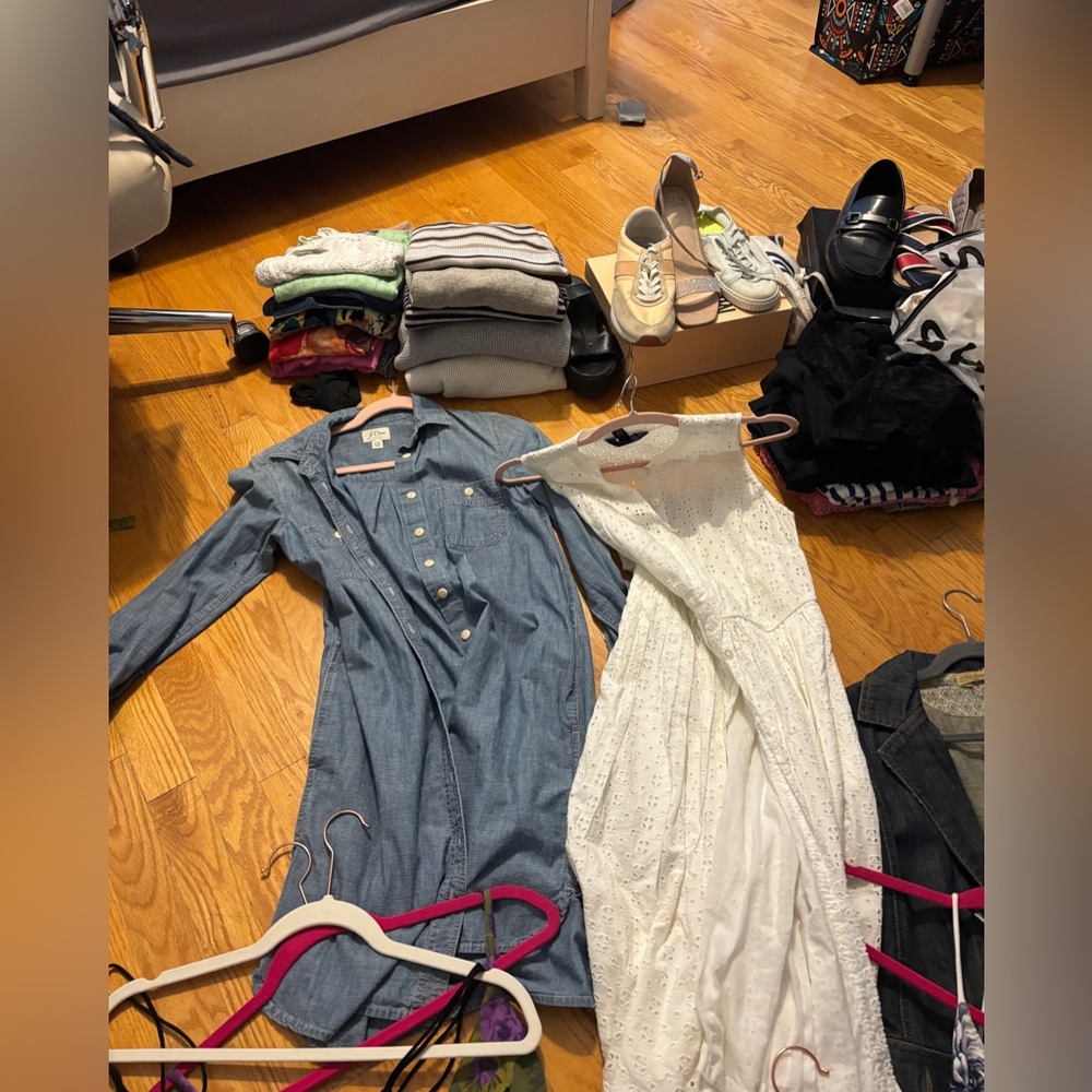 lot of clothes : J.Crew/shein/old navy/holister …. Dresses, jackets, jeans
